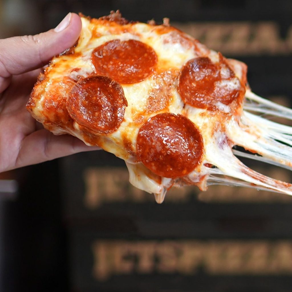 Jet’s Sweeps Chicago with Detroit-Style Pizza