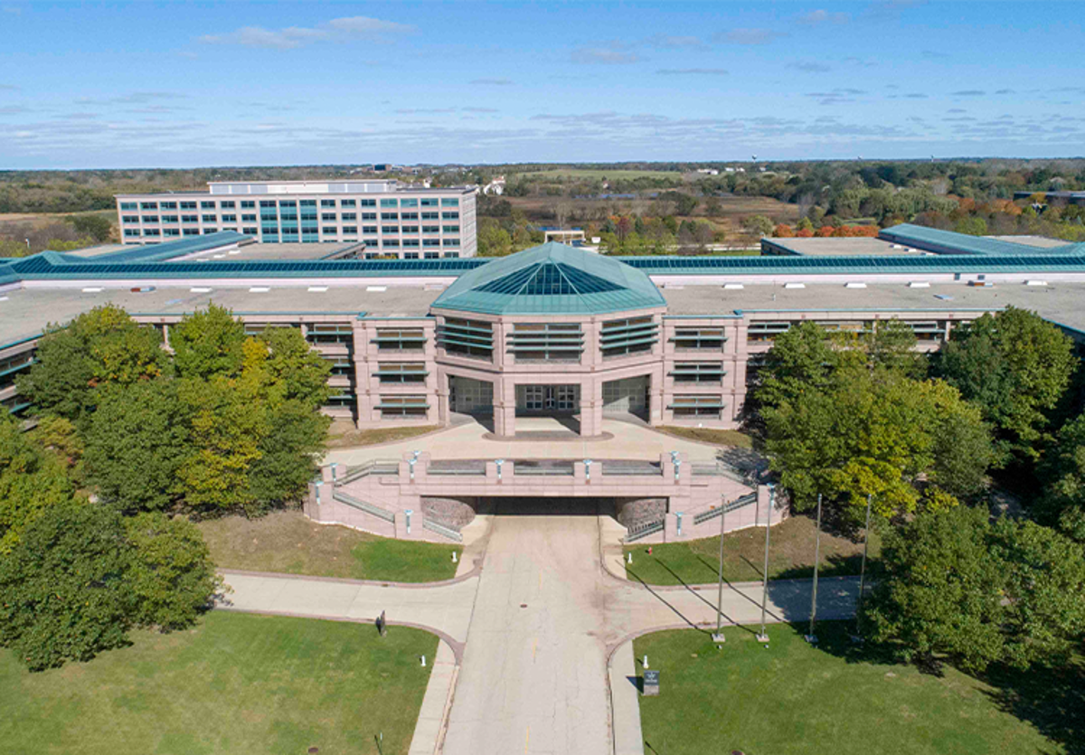 Bell Works Chicagoland Welcomes Club Colors as Latest and Largest Office Tenant