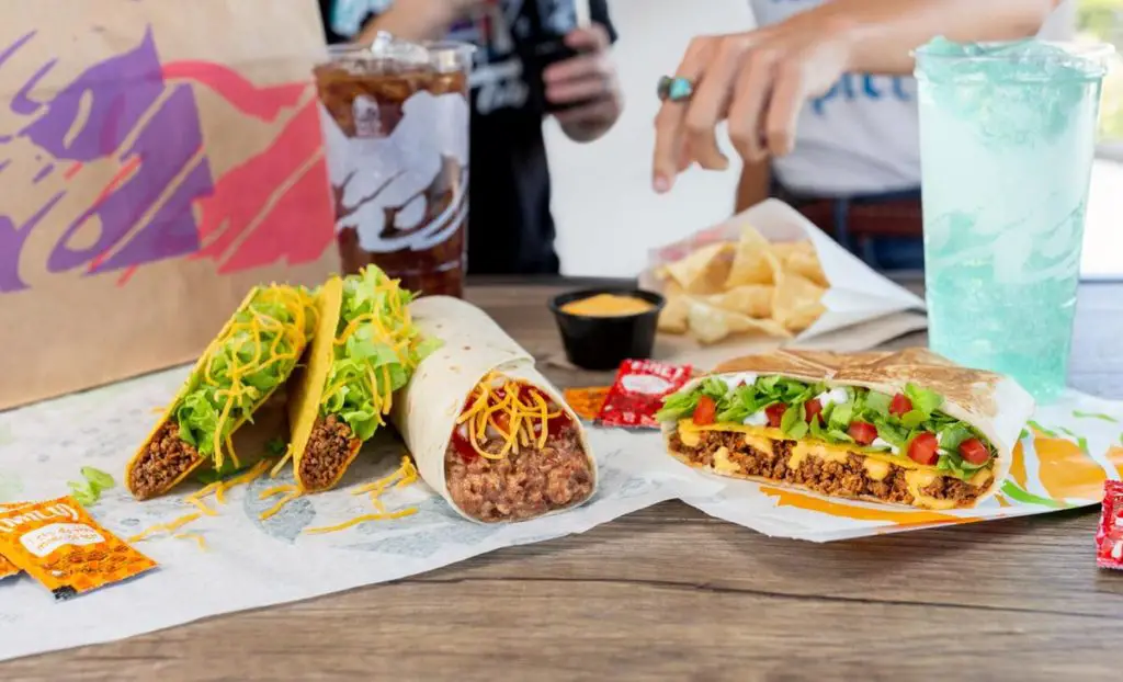 Taco Bell Cantina Coming to Andersonville; Locals Petition