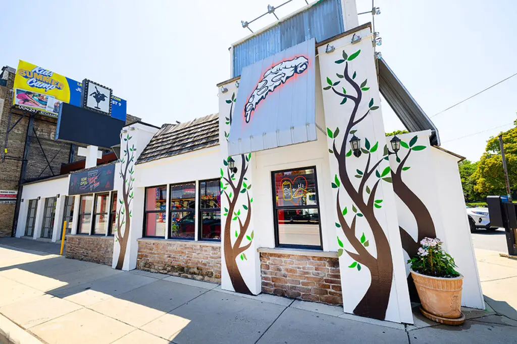 NEON GARDENS & THE SLICE HUT, THE LATEST MULTI-CONCEPT EXPERIENCE FROM THE OWNERS OF REPLAY LINCOLN PARK, DEBUTS ON LINCOLN AVE. JULY 20 OFFERING NEW YORK STYLE PIZZA, ART-FILLED BAR, GAMES & MORE