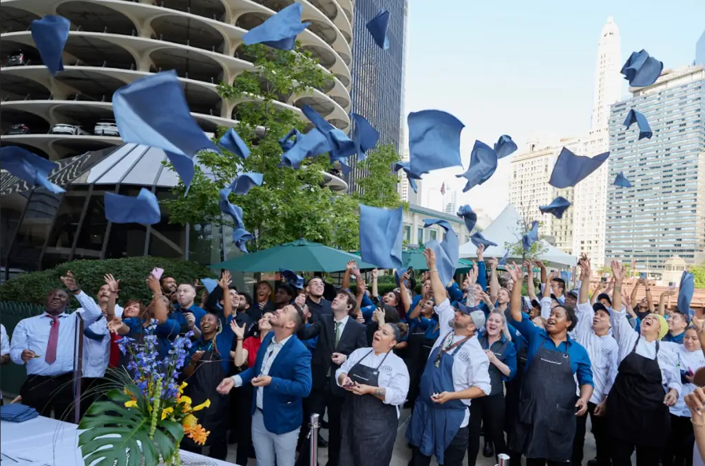 Legal Sea Foods Opens Flagship Restaurant in Chicago’s Historic Marina City